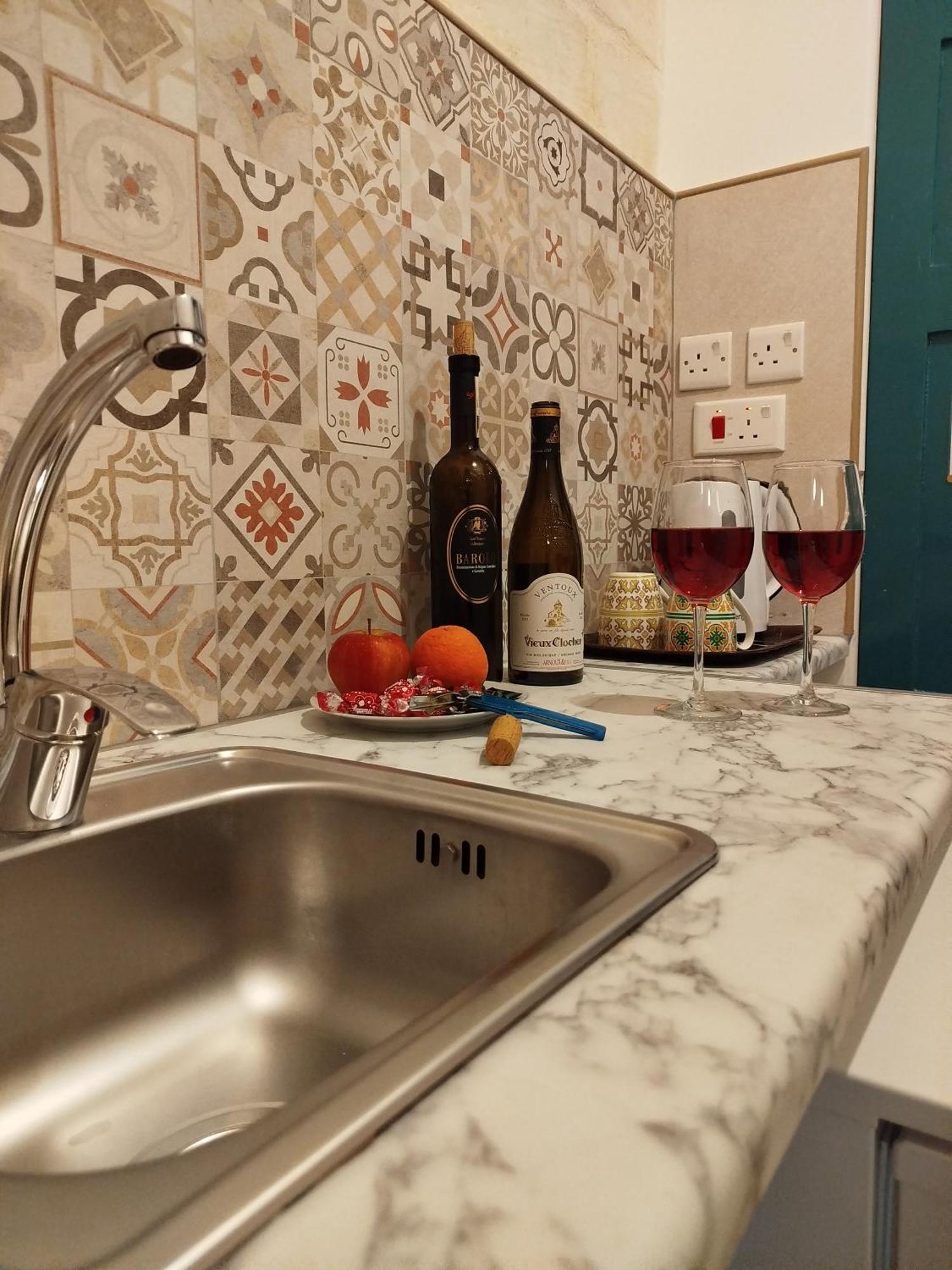 Limestone Sun Suites Sliema Esterno foto