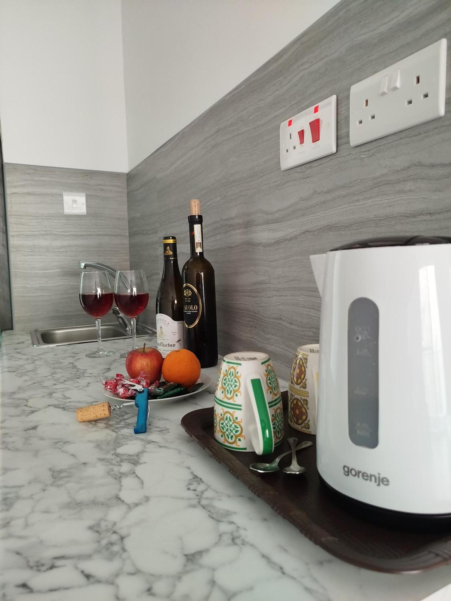 Limestone Sun Suites Sliema Esterno foto